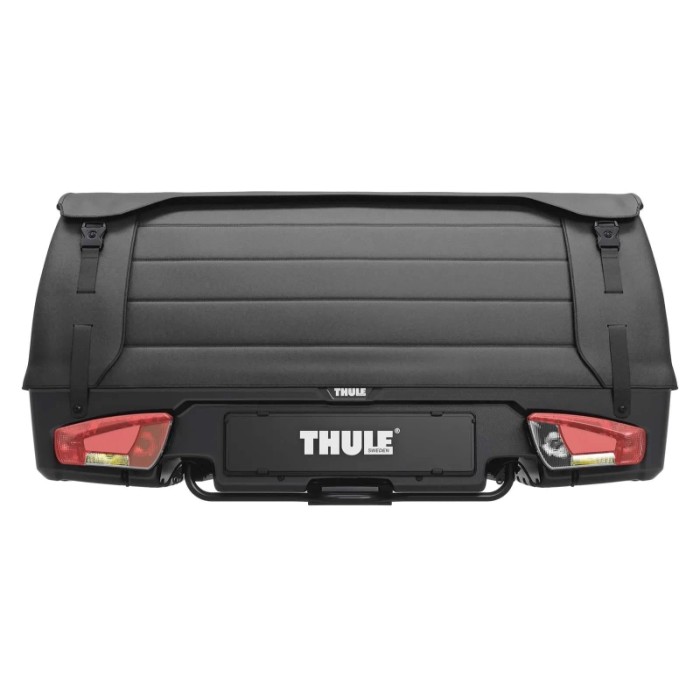 Box da trasporto Thule nera per accessori, vista posteriore con luci.