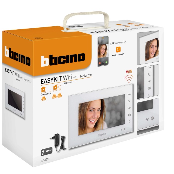 Confezione del kit citofonico t.b.t. con monitor e accessori.