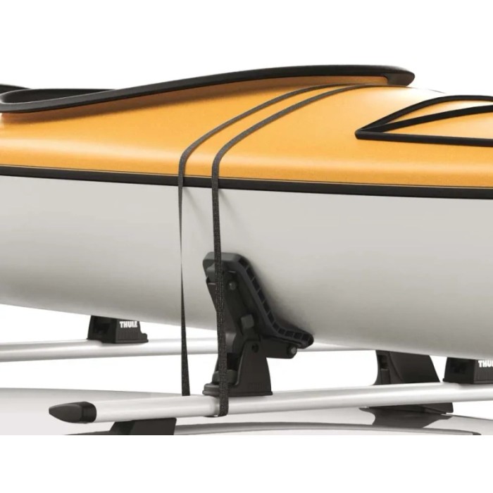 Kayak fissato al tetto dell'auto con accessorio di trasporto t.b.t.
