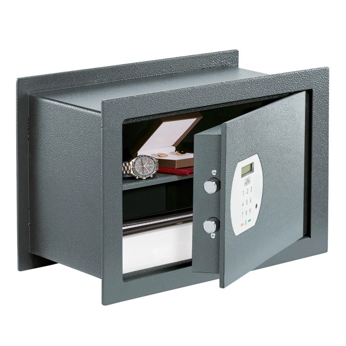 Cassaforte a muro Burg Wächter Pure Safe PSW 110 E antracite aperta con serratura digitale e oggetti di valore.
