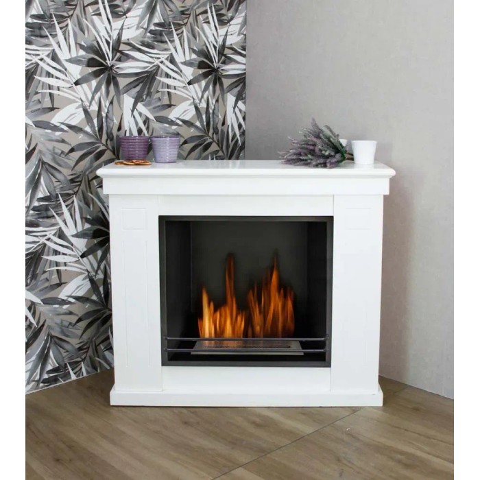Camino decorativo bianco t.b.t. con fiamme per un'atmosfera accogliente.