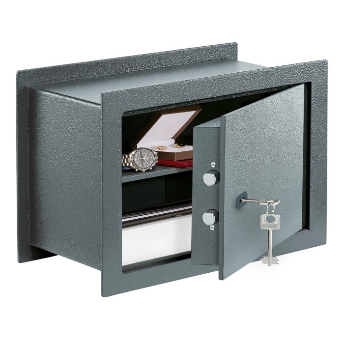 Cassaforte a muro Burg Wächter Pure Safe PSW 130 K antracite aperta, con chiave e oggetti di valore all'interno.