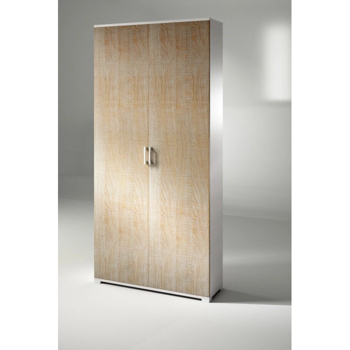 t.b.t. armadio con ante in legno e maniglie argentate.