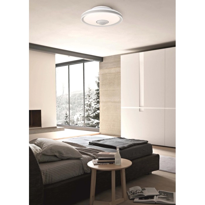 Plafoniera LED bianca t.b.t. in una camera da letto moderna.