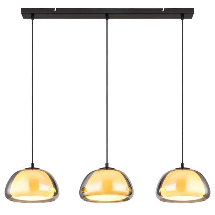 Lampada a sospensione a tre luci con paralumi in vetro ambrato.