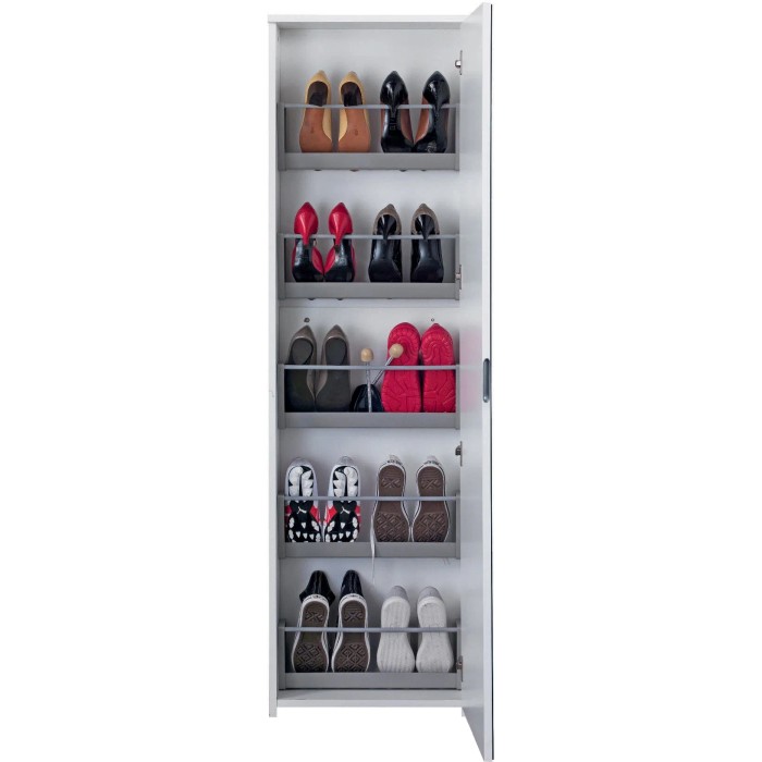 Scarpiera bianca aperta con diverse paia di scarpe. Categoria: Scarpiere.