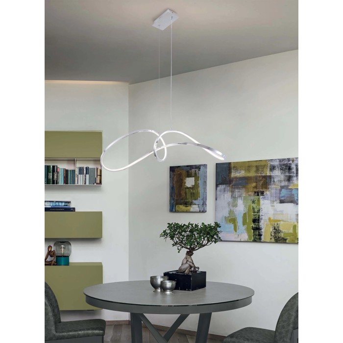 Moderna lampada a sospensione t.b.t. in soggiorno. Lampada di design per sala da pranzo e soggiorno.