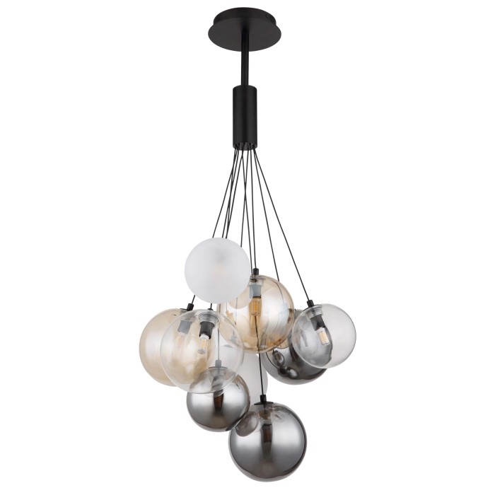 Lampada a sospensione moderna t.b.t. con diverse sfere di vetro in argento, oro e bianco.