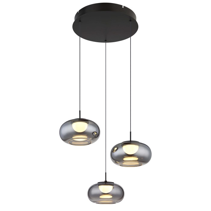 Lampada a sospensione moderna con tre paralumi in vetro grigio per un'illuminazione elegante.