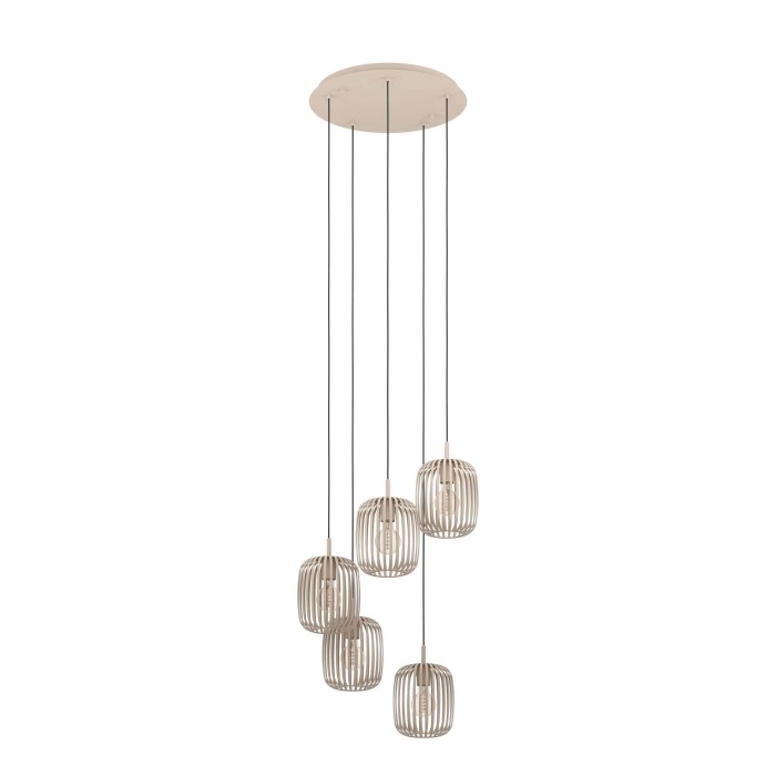 Lampada a sospensione moderna con cinque paralumi effetto legno.
