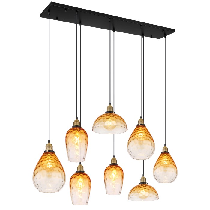 Lampada a sospensione moderna con sette paralumi in vetro ambrato per un'illuminazione d'atmosfera.