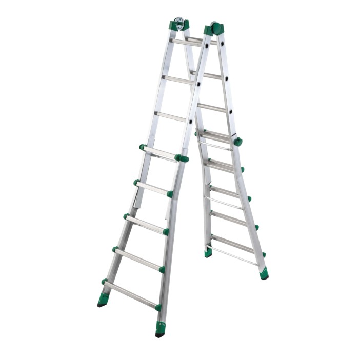 Scala pieghevole argentata t.b.t. con dettagli verdi per lavorare in sicurezza a diverse altezze.