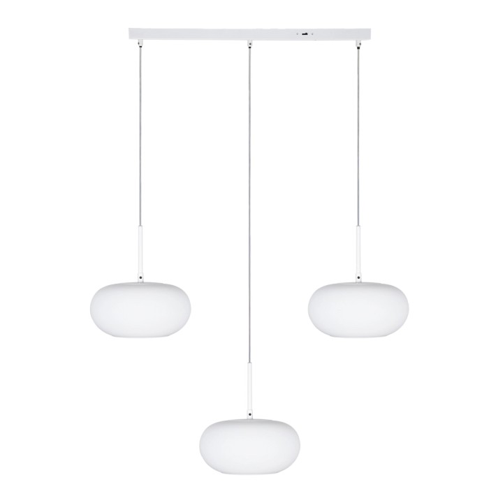 Lampada a sospensione bianca t.b.t. con tre paralumi. Lampada a sospensione moderna per spazi abitativi.