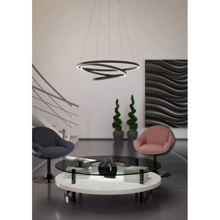 Moderna lampada a sospensione a LED Eglo Lobinero-Z, nera, con tre anelli in soggiorno.