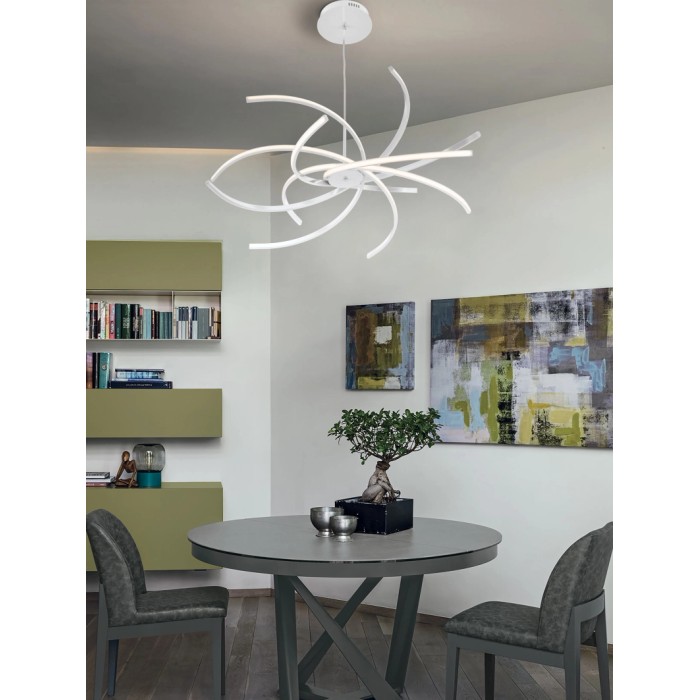 Plafoniera LED moderna t.b.t. con elementi bianchi curvi.