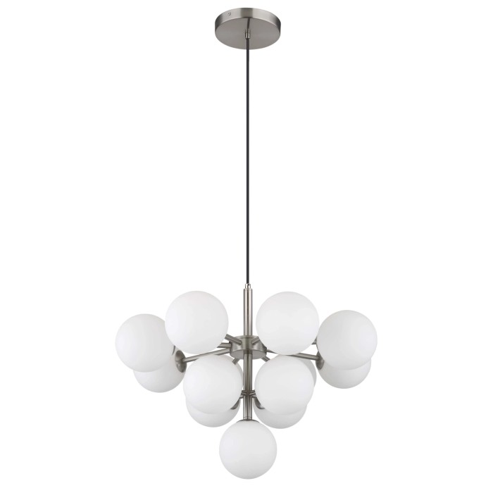 Lampada a sospensione moderna con paralumi sferici bianchi e struttura color argento.