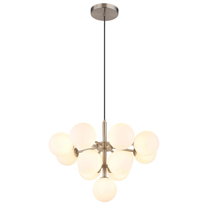 Moderna lampada a sospensione t.b.t. con paralumi multipli rotondi e bianchi.