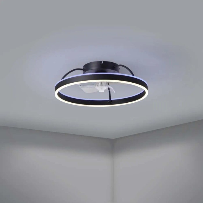 Plafoniera LED moderna t.b.t. con forma rotonda e ventilatore integrato.