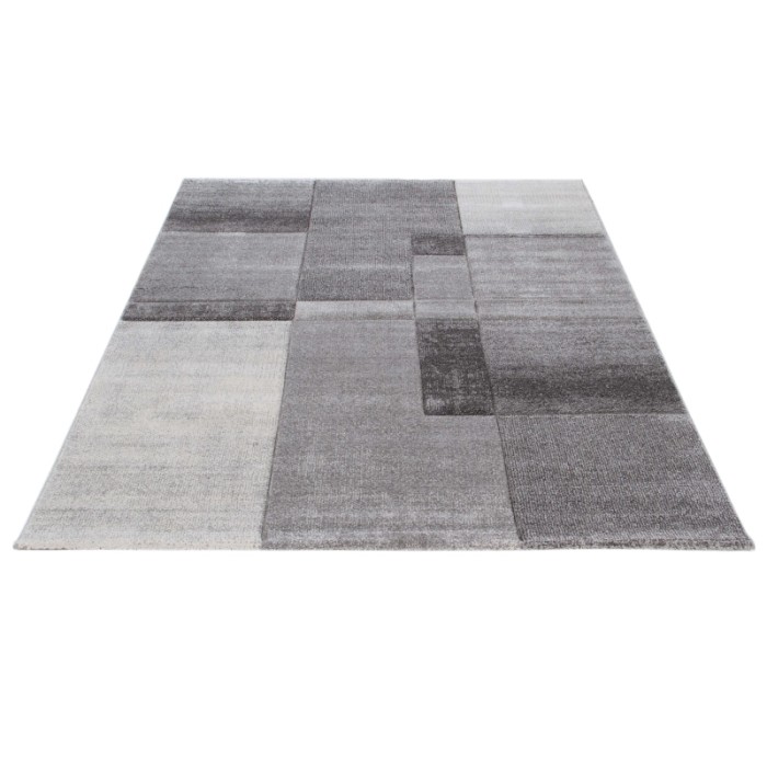 Tappeto moderno con motivo geometrico nei toni del grigio e bianco.