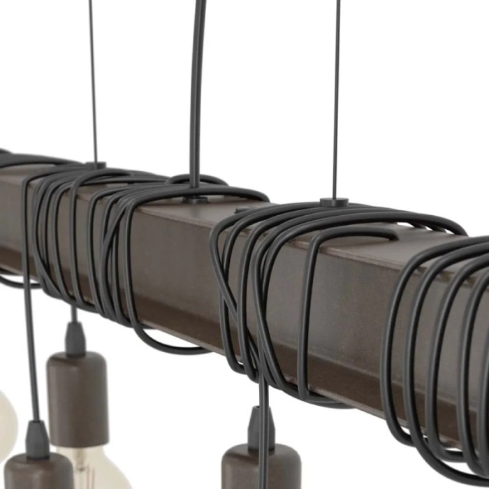 Dettaglio della lampada a sospensione a 8 luci Eglo Townshend 4 in marrone antico e nero.