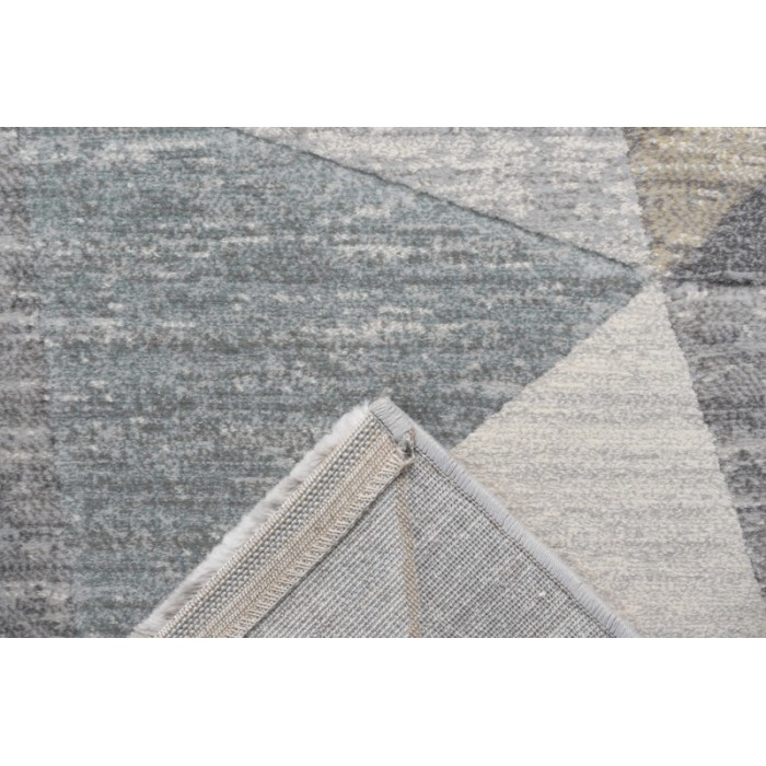 Tappeto moderno con motivo geometrico nei toni del grigio e del blu.