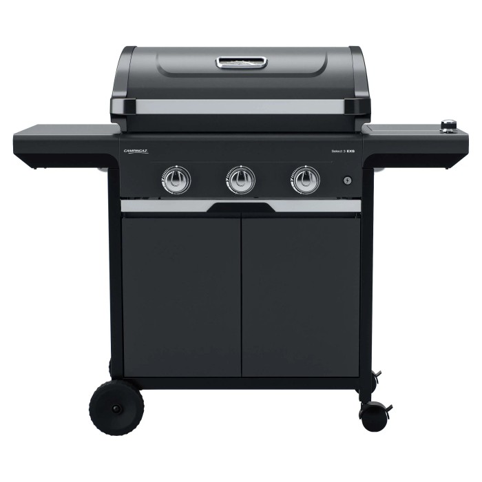 Barbecue a gas nero con tre bruciatori e ripiani laterali.