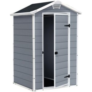 Casetta da giardino Keter Manor 4x3 grigio-bianca con porta aperta. Rimessa in plastica per attrezzi da giardino.