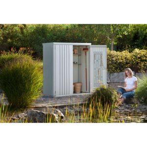 Armadio da giardino Biohort Gr. 150, argento metallizzato, con ripiani e sistema di organizzazione. Armadio da giardino in metallo.