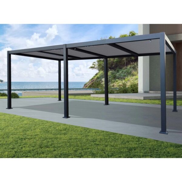 Gazebo moderno t.b.t. grigio con tetto a lamelle in giardino.