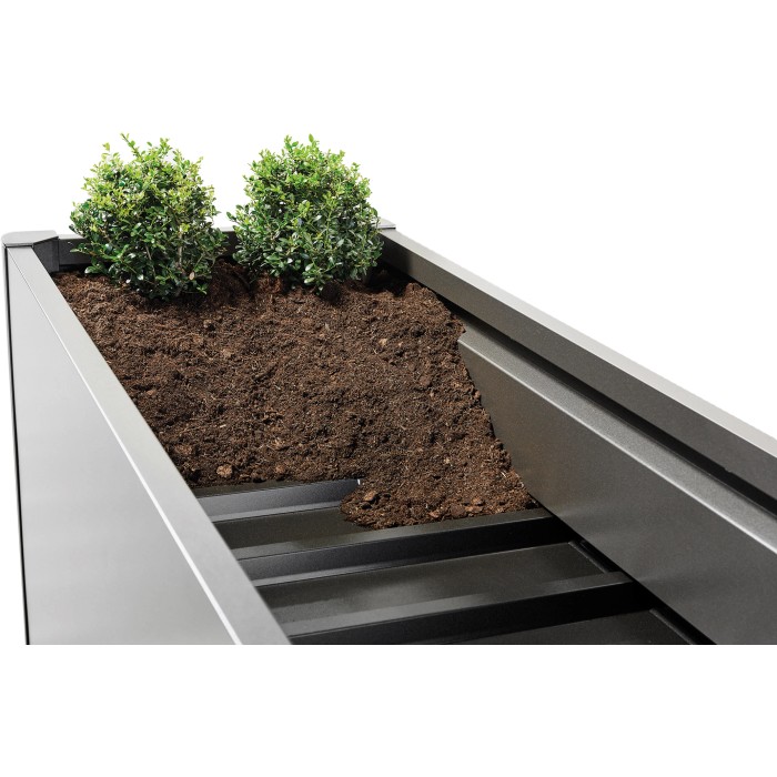 Piano intermedio Biohort per aiuola rialzata in metallo, riduce il volume del terreno e risparmia materiale di riempimento.