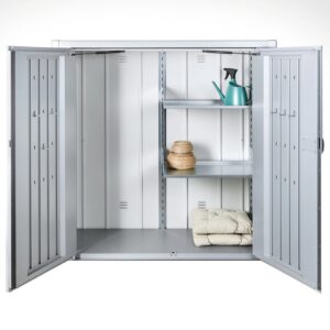 Armadio da terrazza Biohort Romeo Gr. L argento aperto con ripiani e accessori.