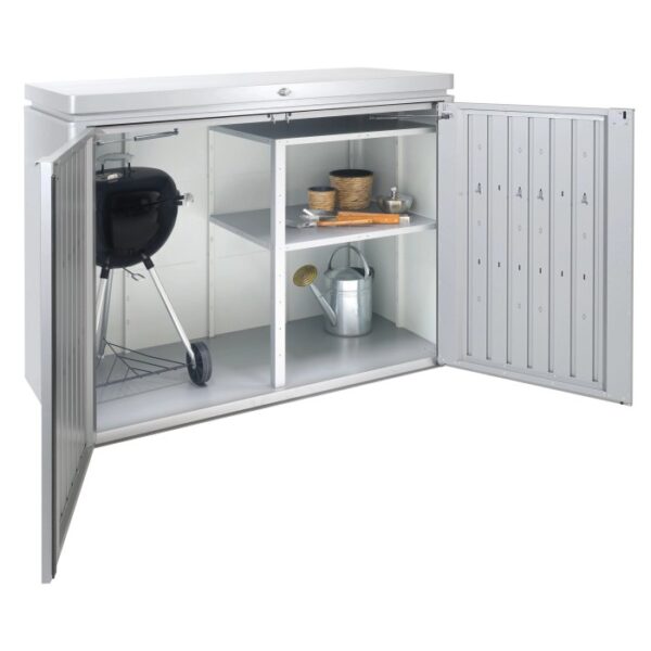 Biohort High Board con ripiano, barbecue e accessori da giardino. Soluzione per l'organizzazione del giardino.