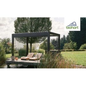 Pannello laterale a lamelle Biohort 2,5 m bianco su pergola, per protezione da vento e intemperie.