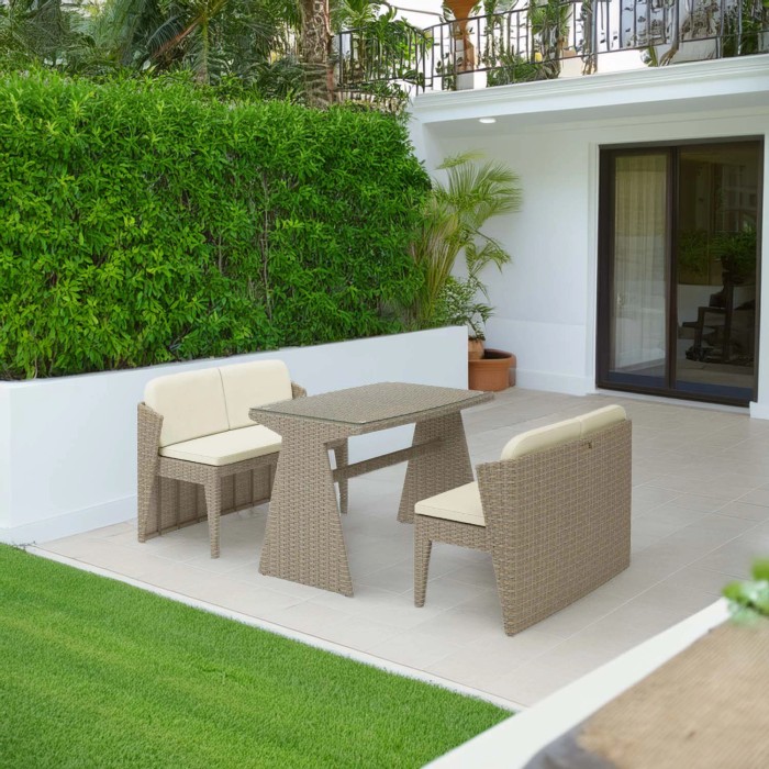 Set di mobili da giardino t.b.t. con tavolo e panche in rattan.