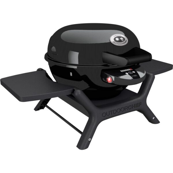 Grill elettrico nero Outdoorchef Minichef 420 E con coperchio e tavolini laterali.
