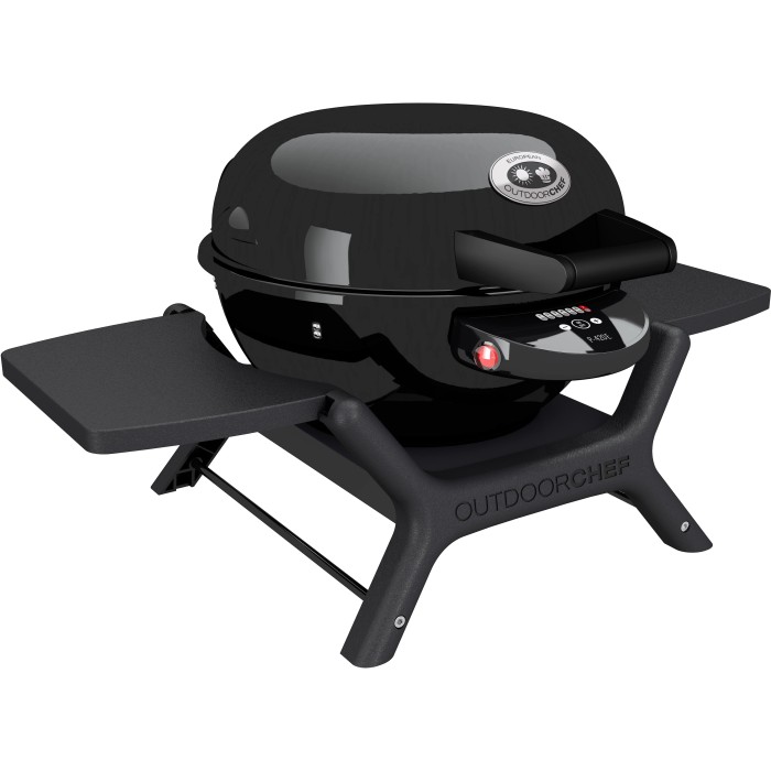 Grill elettrico nero Outdoorchef Minichef 420 E con coperchio e tavolini laterali.
