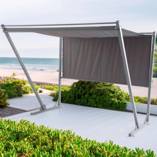 Gazebo t.b.t. grigio moderno con pannelli in tessuto, sfondo spiaggia.