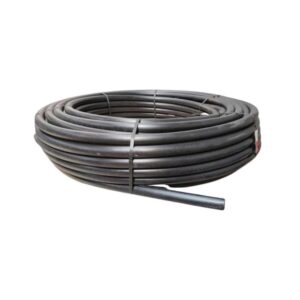 Tubo nero arrotolato per irrigazione interrata.