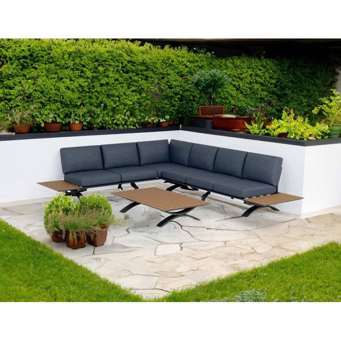 Set di mobili da giardino t.b.t. con divano angolare, tavolo e tavolini.