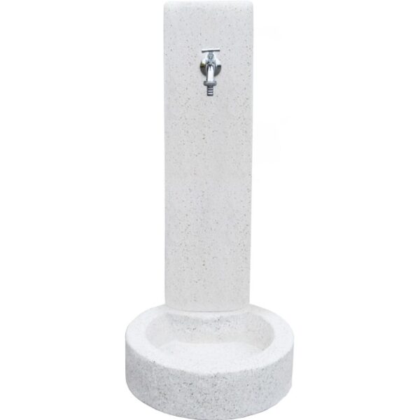 Fontana da giardino chiara con rubinetto per uso esterno.