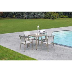 Tavolo da giardino quadrato con quattro sedie, design moderno per patio e giardino.
