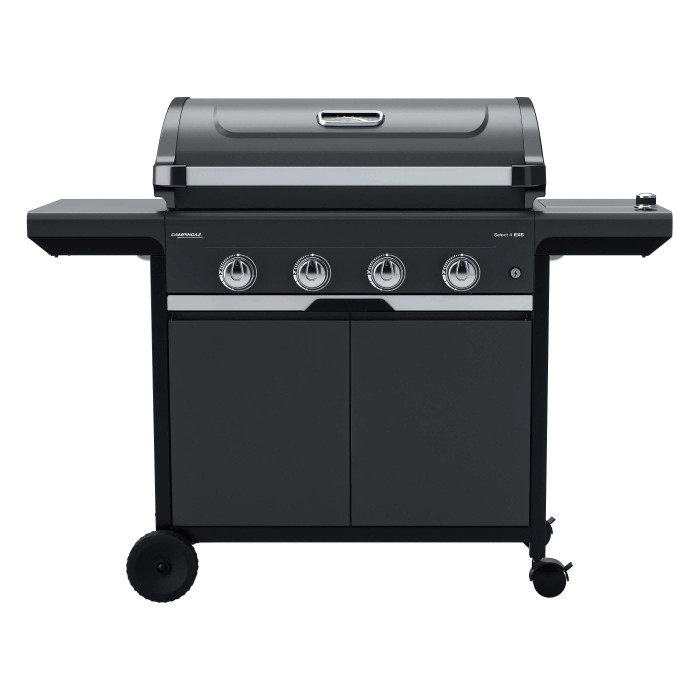 Barbecue a gas nero con quattro bruciatori e ripiani laterali.