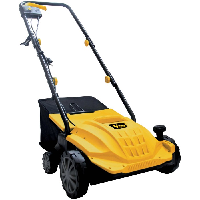 Scarificatore elettrico giallo t.b.t. per la cura del prato in giardino.