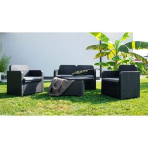 Set di mobili da giardino t.b.t. neri con divano, poltrone e tavolo su prato.