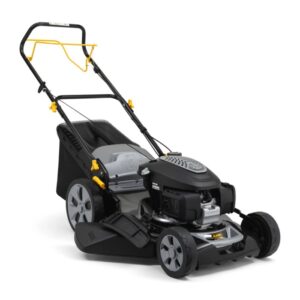 Tagliaerba a scoppio nero con cesto di raccolta. Ideale per il taglio del giardino.