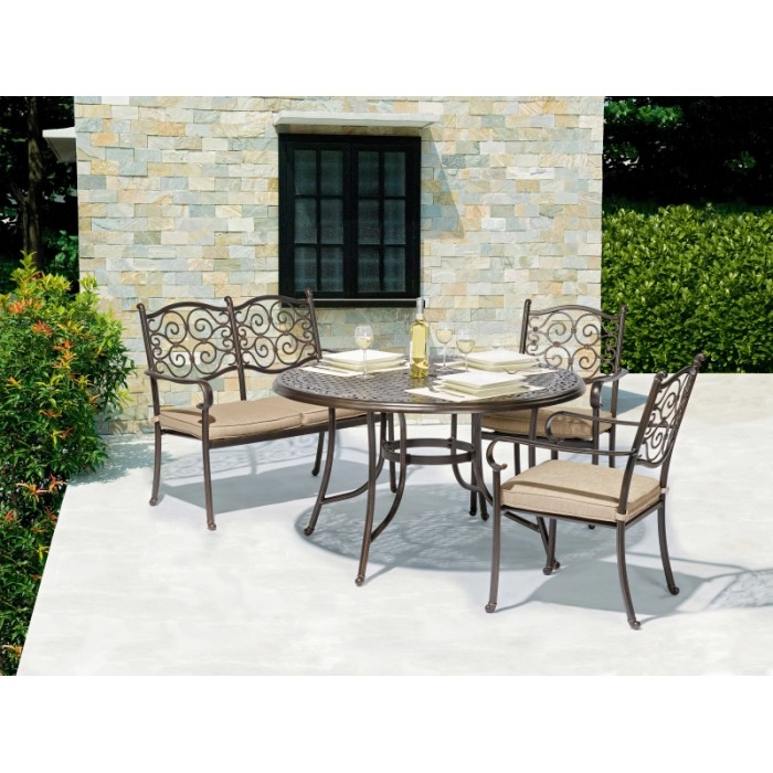 Tavolo da giardino rotondo nero OBI Outdoor Living Mansura con sedie e cuscini.