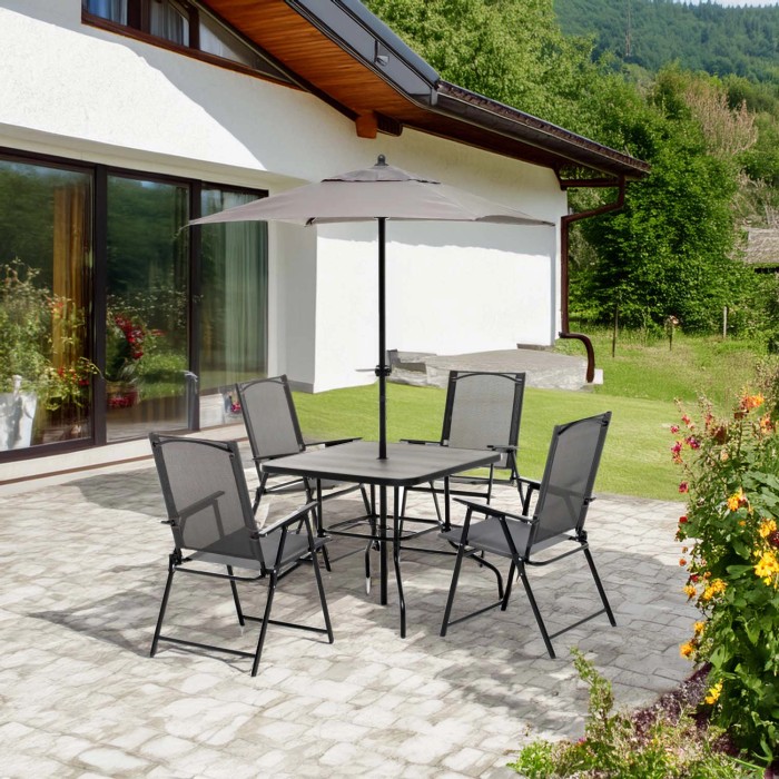 Set di mobili da giardino grigio con tavolo, quattro sedie e ombrellone per patio o giardino.