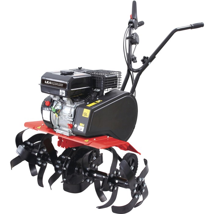 Motozappa t.b.t. con motore e zappe per il giardinaggio.