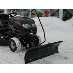 Lama da neve MTD su trattorino, ideale per l'inverno. Larghezza di lavoro 117 cm.