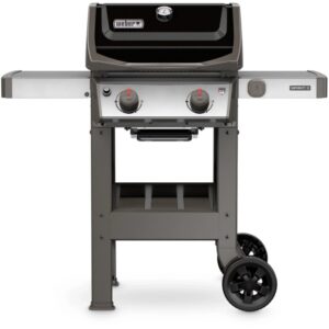 Barbecue a gas Weber Spirit II con due bruciatori e tavolini laterali.